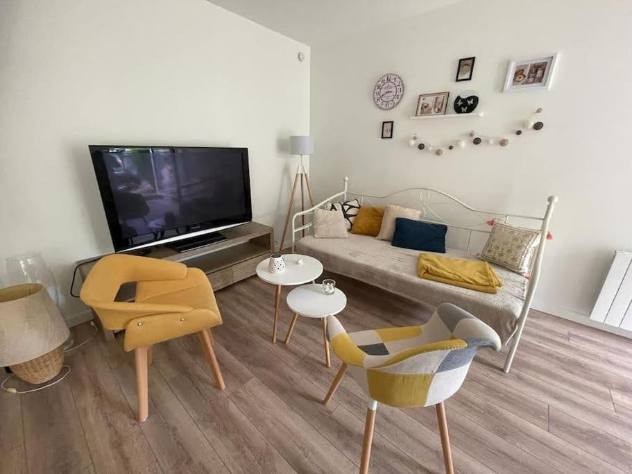 Gite De Charme - 3 Chambres, 5 Lits - De 4 A 7 Personnes Avanton Buitenkant foto